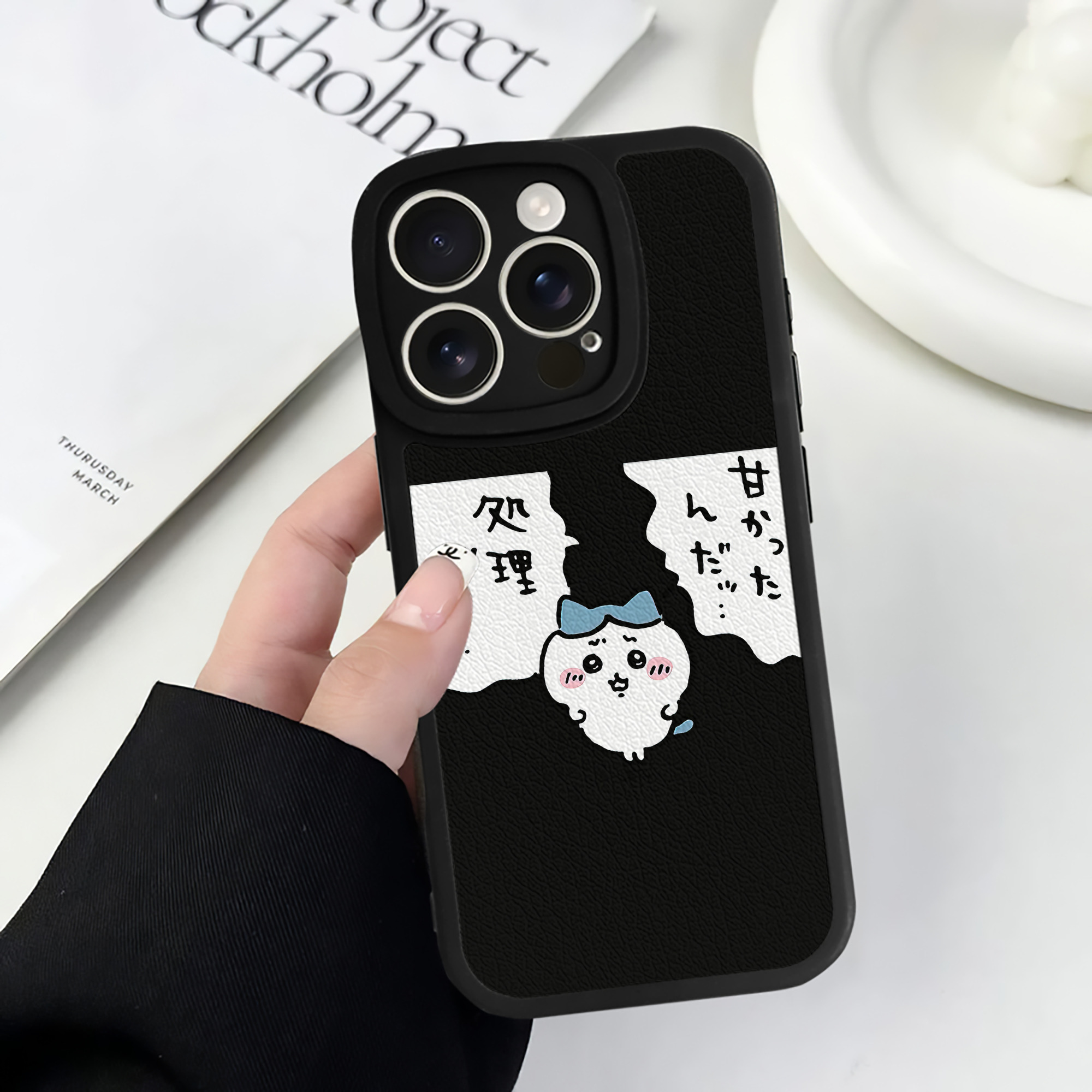 （画像用） ちいかわ ハチワレ Chii-kawa hachiware 【iPhone 16シリーズ対応】シリコンスマホケース（レザー調） 材質：シリコン